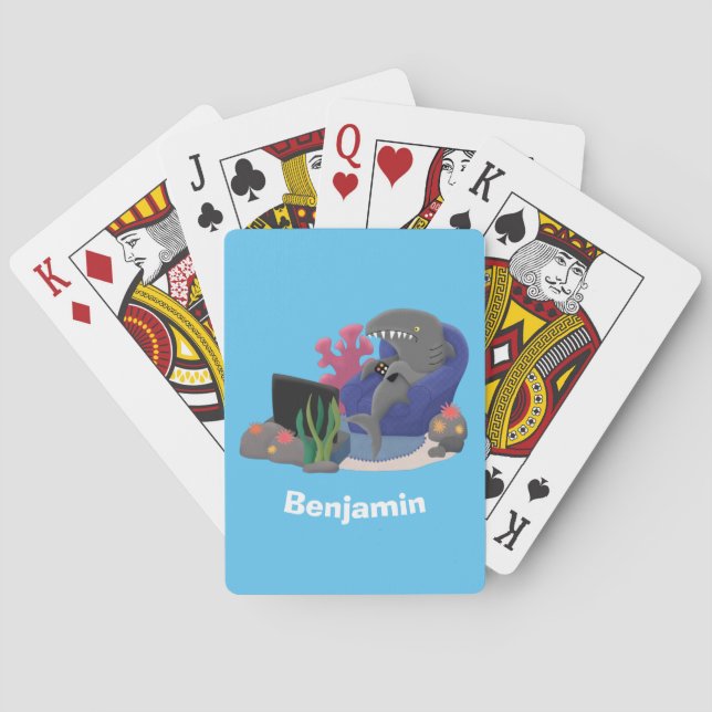 Lusande haj som tittar på TV-tecknaden Casinokort (Baksidan)