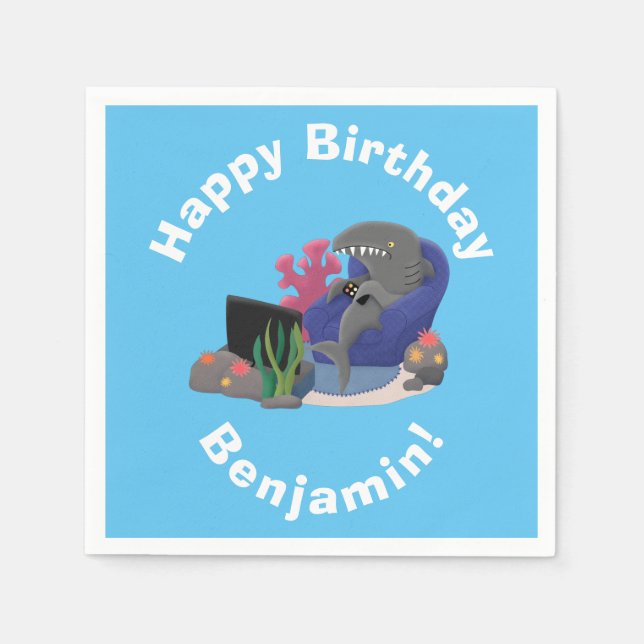 Lusande haj som tittar på TV-tecknaden Pappersservett (Framsidan)