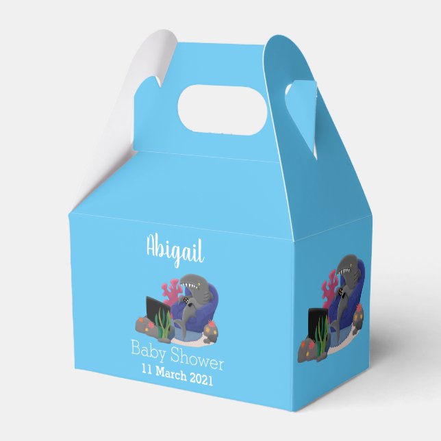 Lusande haj som tittar på TV-tecknaden Presentaskar (Framsidan Sidan)