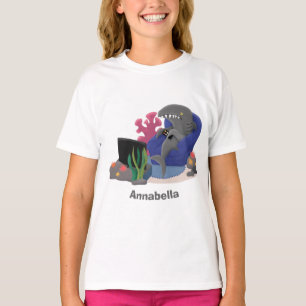 Lusande haj som tittar på TV-tecknaden T Shirt