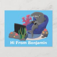 Lusande haj som tittar på TV-tecknaden