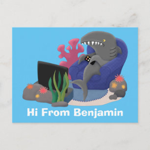 Lusande haj som tittar på TV-tecknaden Vykort