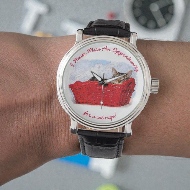 Lusande kattunge i Red Basket Photo Anpassningsbar Armbandsur (Cute kitten photo watch face)