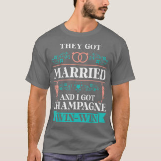Lusande vänner till Möhippan Couple697 T Shirt