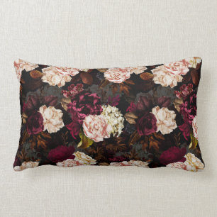 Lush baroque antique peony blommor på svart lumbarkudde