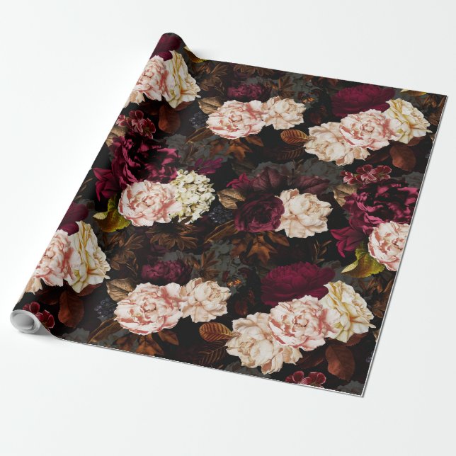 Lush baroque antique peony blommor på svart presentpapper (Utrullad)