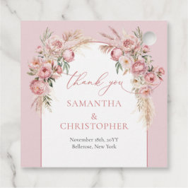 Lush bouquet peonies blommigt arch pampas gåvor etiketter