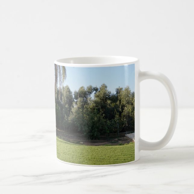 Lush Gräsmatta och torktumling Träd Kaffemugg (Höger)