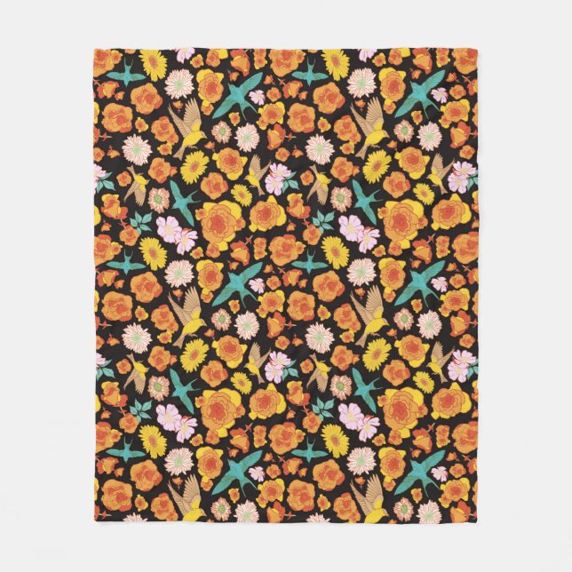 Lush Vår Blommigt och fåglar på mörkens bakgrund Fleecefilt (Framsidan)