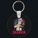 Lusny Ben Drankin 4:e juli USA flagga Manar Drinki Nyckelring<br><div class="desc">Lusnye Ben Drankin 4:e juli USA flagga Manar drinking Beer 1</div>