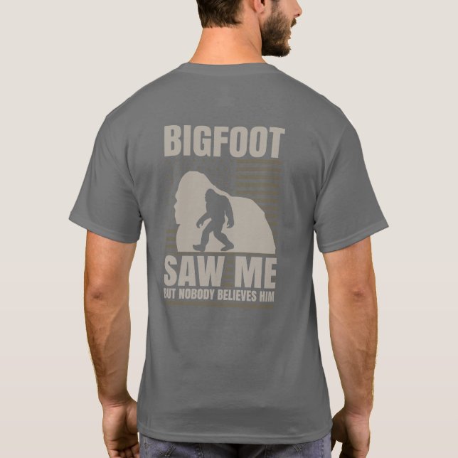 Lusnyare Personlig Big Foot såg mig T-Shirt (Baksida)
