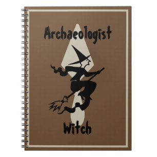 Lusnyj Brown Archeolog Witch på ett rum Anteckningsbok