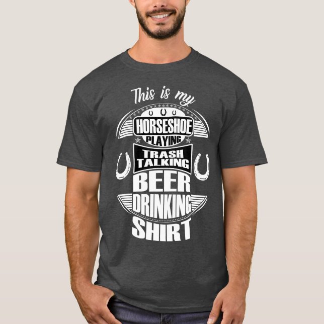 Lusnyj Horseshoe spelar öl Drinking Sopor Gift T Shirt (Framsida)