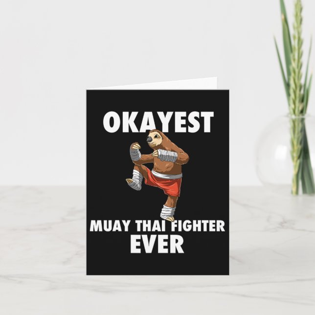 Lusnyj Okayest Sloth Fighter nånsin - Muay Thai Kort (Framsida)