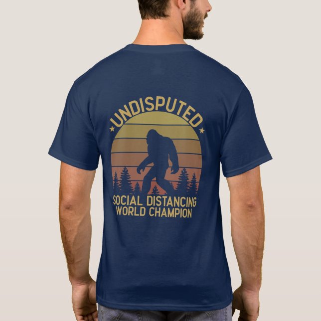Lusnyj Personlig Big Foot Social Avstånd T Shirt (Baksida)