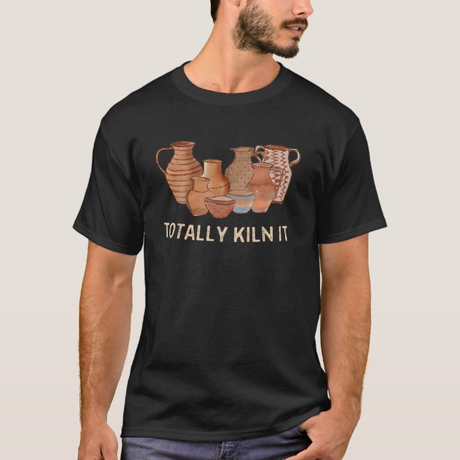 Lusnyj pottery Ceramics Artist Totally KILN IT Man T Shirt (Framsida)