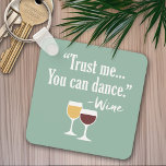 Lusnyj Vin-citat - Lita på mig att du kan dansa Nyckelring<br><div class="desc">Lite drickande humor som du kan skicka vidare till dina vin vänliga flickvänner. Låt dem skratta med den här humoristiska gag-presenten eller den vita elefanten. Jag försökte fly,  men jag spill min vin.</div>