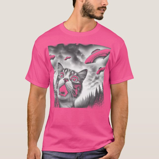 Lusnykatt selfie med Ufos T Shirt (Framsida)