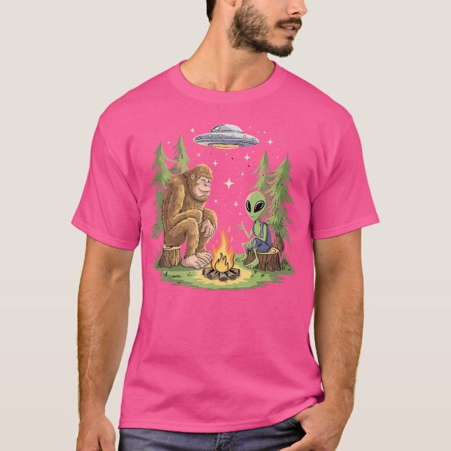 Lusnyt Bigfoot och Alien Campfire Ufo Sasquatch Bi T Shirt (Framsida)