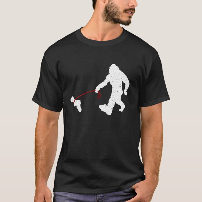 Lusnyt Bigfoot Walking with Schnauzer Hund Gifts T Shirt (Framsida)