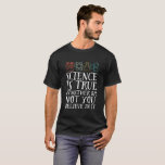 Lusnyvetenskap är sann Geek och Nerd Scientist T Shirt<br><div class="desc">Vetenskap är sant om man tror på det eller inte. Den inspirerande vetenskapliga utformningen för dem som tror på vetenskapliga bevis, laboratorieexperiment och forskning. Coolans motiverande handelsvaror för forskarlärare, forskare och studenter. Perfekt för naturvetenskap, nörd, högskolelärare och student som biologi, fysik och kemi i kärlek. Underbar julklapp och födelsedagspresent till...</div>