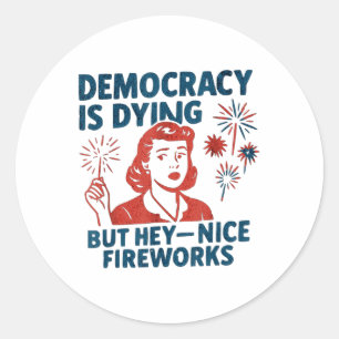 Lustig demokrati dör, men NiceFireworks 4t Runt Klistermärke