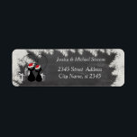 Lustig helgdag tecknad Santa cat par chalkboard Returadress Etikett<br><div class="desc">Den fina tecknaden Santa-kattan har ett chalkboard-mönster.Modern och attraktiv professionell med contemporary touch. En liten elegans och stil.Anpassa med din monograminformation till att börja med,  namn och adress.</div>