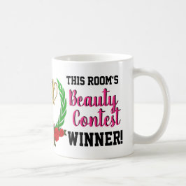 Lustig Novelty DET HÄR RUMMET ÄR BEAUTY TÄVLING WI Kaffemugg