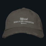 Lustig Officiell Beer Pong Drinking Game Champion Broderad Keps<br><div class="desc">Perfekten hatt för alla som kärlek spelar ölpong. Den här lustiga hatten för baseball stil har orden "Officiell Beer Pong Champion" och ditt eget namn nedan (eller ersätt med din ordalydelse). Ändra enkelt textens färg och hatten. Vare sig du är en novice eller mästare, kommer den här ölponghatten att få...</div>