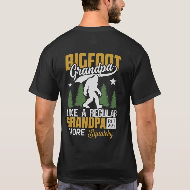 Lustig Personlig Big Foot Grandpa T Shirt (Baksida)