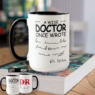 Lustig Personlig Doktor rolig doktor som säger Mugg