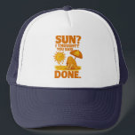 Lustig sommartid - Inververt Summer Gang - Trucker Keps<br><div class="desc">Solsken är valfri. Den här sarkastiska truckerkepsen säger vad din stämning redan sa till dig: "Jag trodde att du sa klart." Oavsett om du skyddar dig mot UV-strålar eller bara ansvar,  så ger det här humor och skugga till sommardagarna. Idealisk för inåtvändare,  strandskeptiker eller brända solskensundvikande.</div>