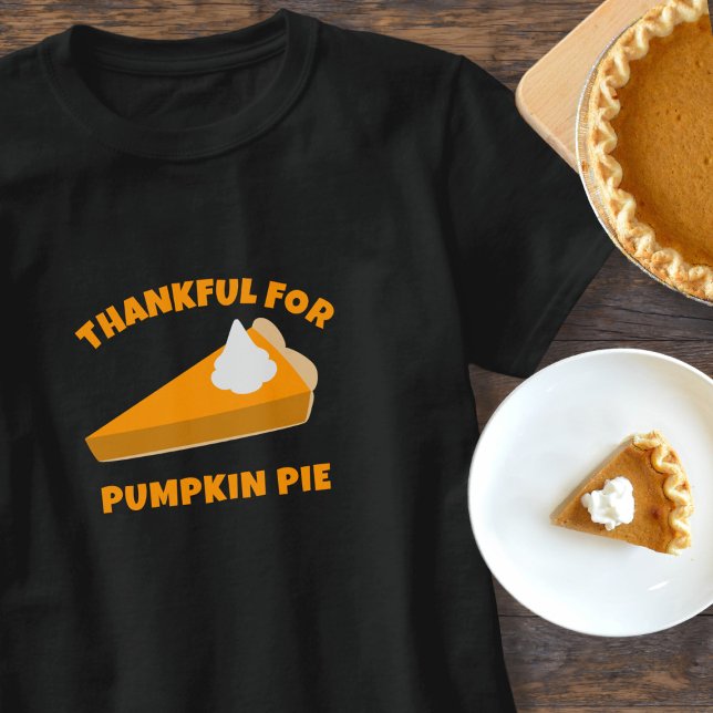 Lustig Thanksgiving Tack för Pumpkin Paj T Shirt (Fun thanksgiving t-shirt to wear. I'm very thankful for pumpkin pie (I love it!). Do you?)