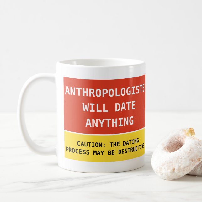 Lustiga antropologer kommer att dejta allt skämt kaffemugg (Med munk)