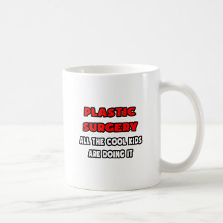 Lustiga plastiska kirurger och gåvor kaffemugg