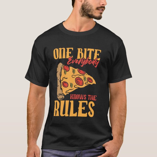Lustigt 1 Bita Pizza Alla känner till regler mat T Shirt (Framsida)