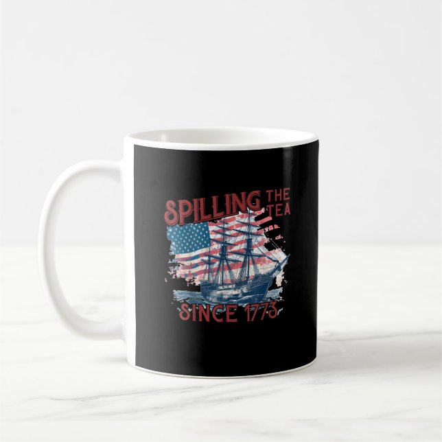 Lustigt 4:e juli då Tea sprack sedan 1773 Fyra Kaffemugg (Vänster)