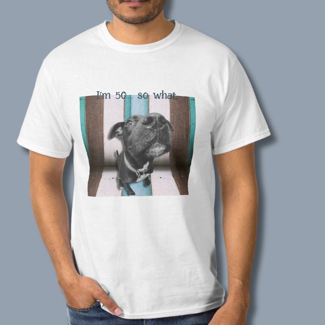 Lustigt 50:e födelsedag Nära Hund T-Shirt (I'm 50....so what!
This is the perfect gift for the 5oth milestone birthday!)