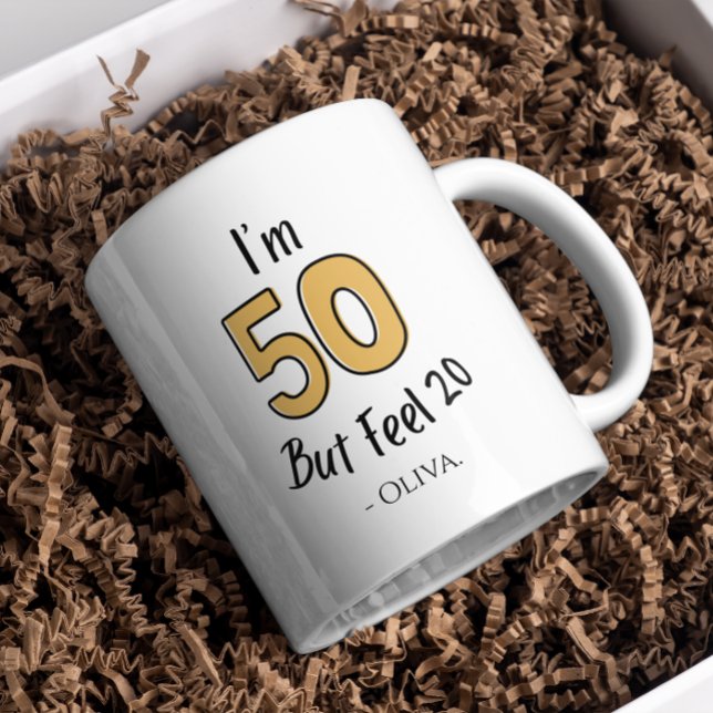 Lustigt 50:e födelsedagen - "Jag är 50 men känner  Kaffemugg (Skapare uppladdad)