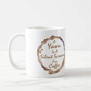 Lustigt A Yawn i ett tyst skrik för kaffe Kaffemugg