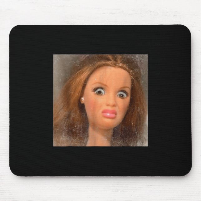 Lustigt äckligt Doll Ansikte Meme Musmatta (Framsidan)