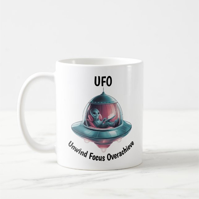 Lustigt Alien i UFO Kaffemugg (Vänster)
