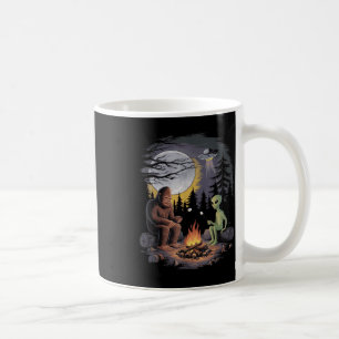 Lustigt Alien och Bigfoot, som höjer Måne Sasquatc Kaffemugg