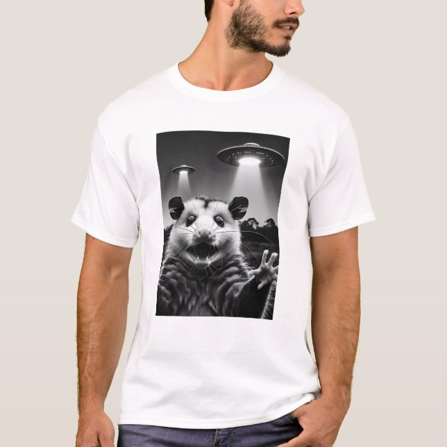 Lustigt Alien Possum UFO Possum Selfie med UFO:s T Shirt (Framsida)