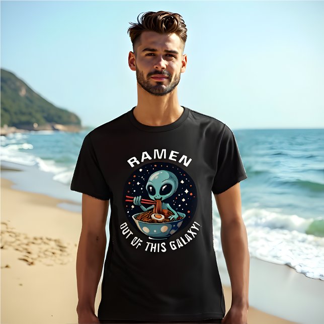 Lustigt Alien ut ur Galaxy Ramen Älskare T Shirt (Funny Alien Ramen Lover Out of This Galaxy T-Shirt.)