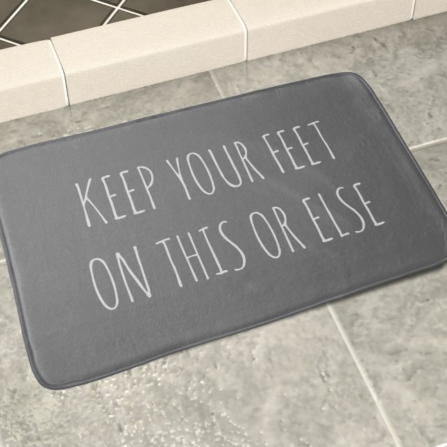 Lustigt Anpassningsbar Grått Bath Mat Badrumsmatta (Keep your feet on this bath mat or else there WILL be trouble!)