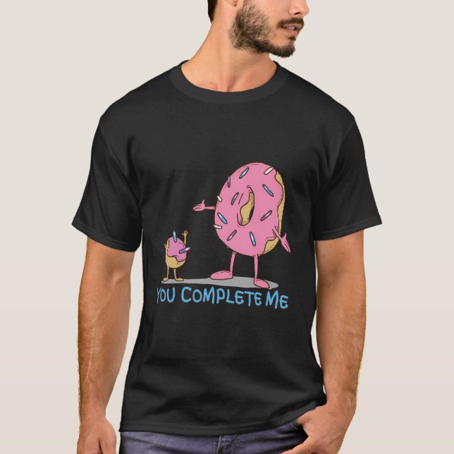 Lustigt att du fyller mig Rosa Sprinkled Donut Hål T Shirt (Framsida)