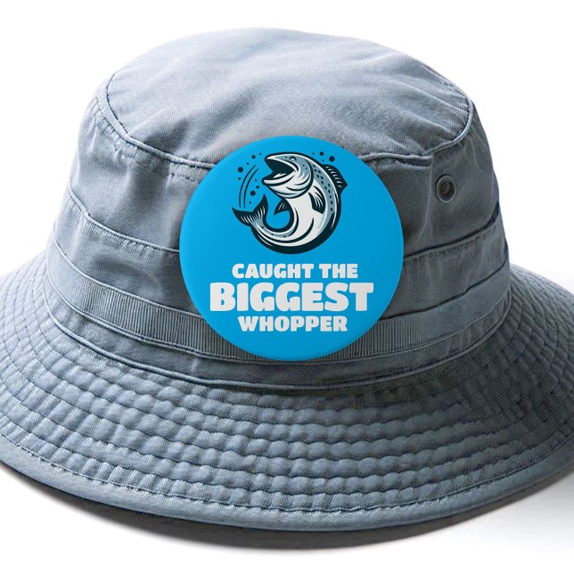 Lustigt att fånga årets största köpare knapp (caught the biggest whopper fishing pinback button cover photo)