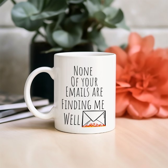 Lustigt att ingen av dina e-postmeddelanden hittar kaffemugg (Skapare uppladdad)