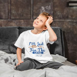 Lustigt att jag bara är här för Latkes Lycklig Han T Shirt<br><div class="desc">Ta redot till kärlek med superskojet "Jag är här för de latkes"-barnens t-shirt! Den här garantin är perfekten för din lilla Hanukkah-fest. Med det femtio citatet i blått och brunt Hanukkah färg är det en lekfull tvist på helgdag. Vare sig de hjälper till i köket eller avger lås vid bord,...</div>